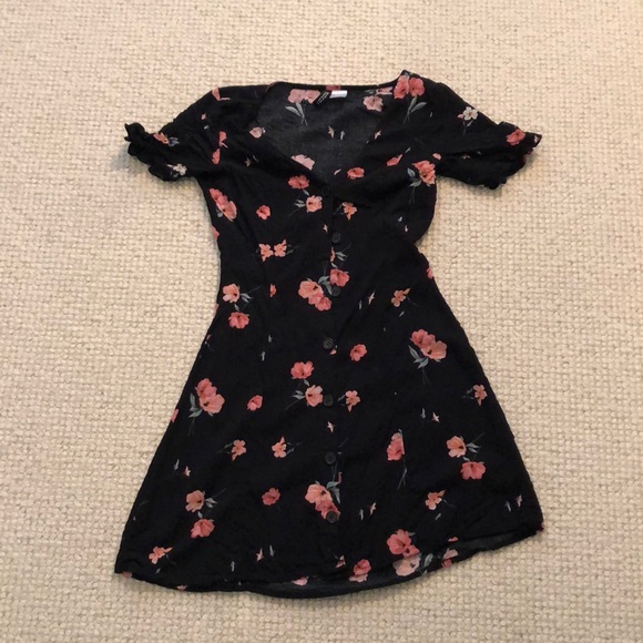 H&M Dresses & Skirts - H&M black floral button down dress H&M Dresses & Skirts - H&M black floral button down dress